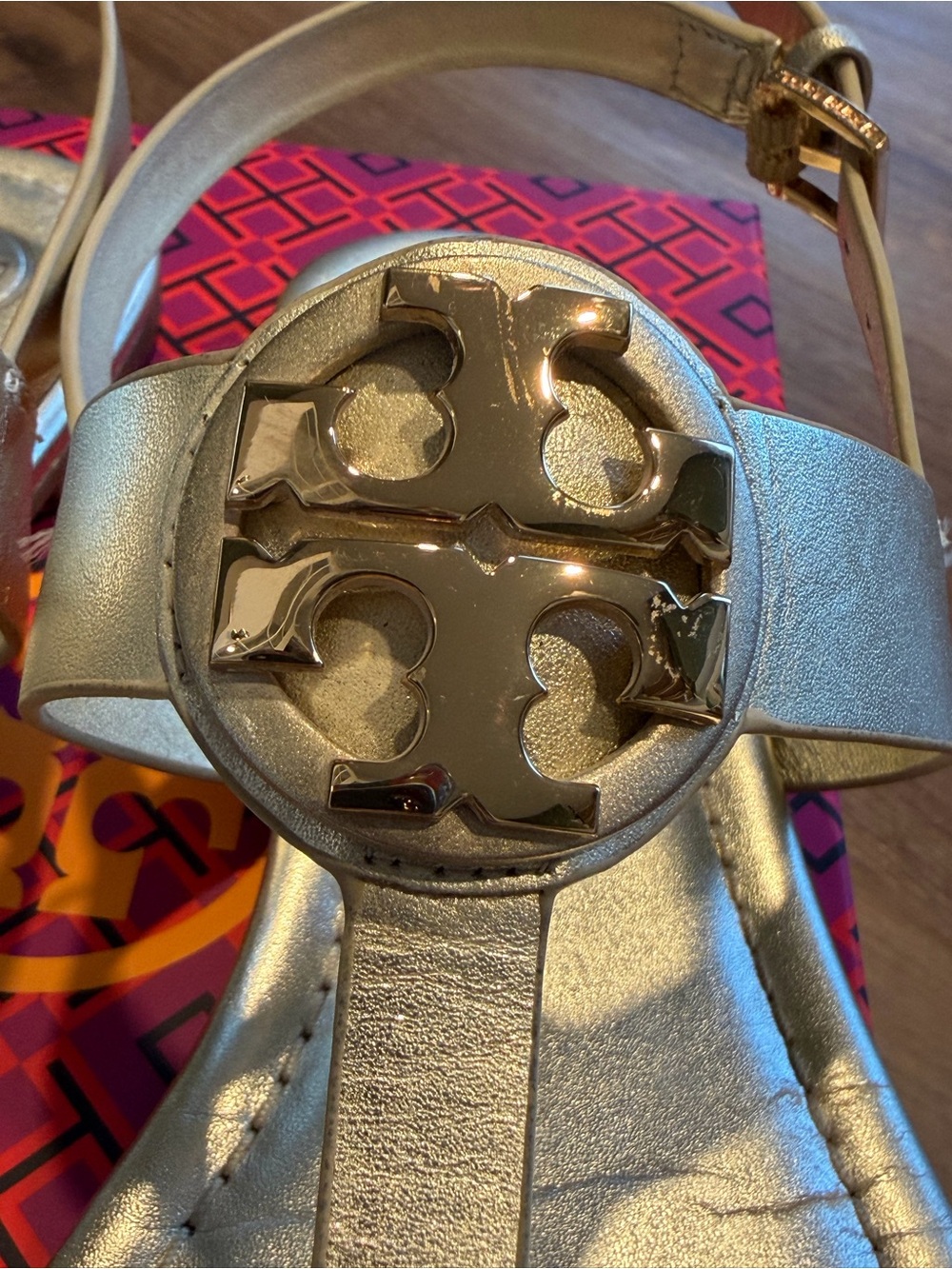 Tory Burch Metallic Gold Logo Thong Sandals - Picture 12 of 13
